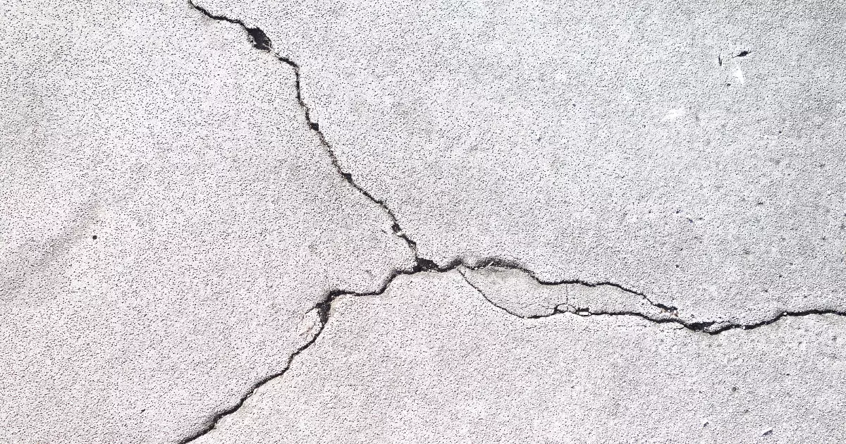 Varieties of Foundation Cracks